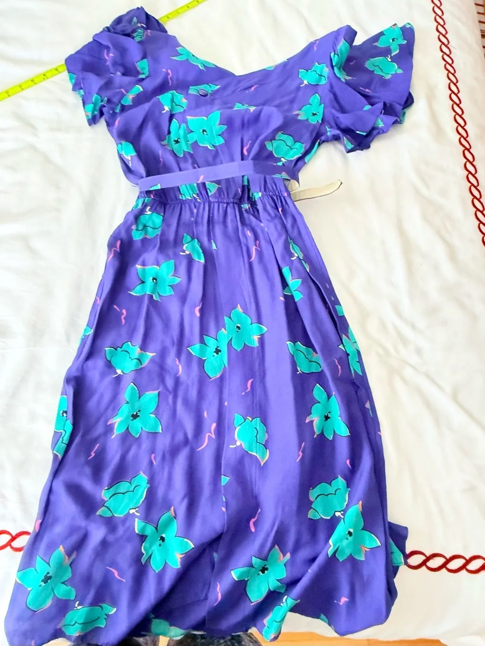 Vintage 1980s Purple Dress with Flutter Sleeves and Teal Floral Print - Picture 5 of 8